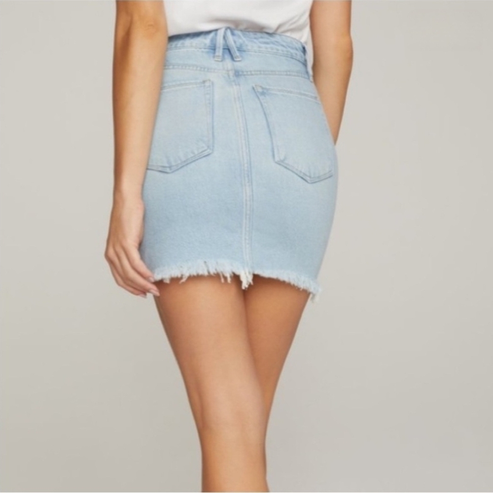 Good American Mini Frayed Denim Skirt Size 16